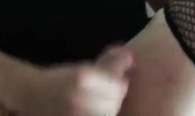 Crossdresser Amateur Se Fait Enculer Et Jouit