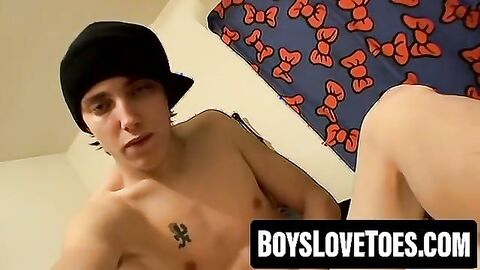 Blinx teases with smooth soles and toe play