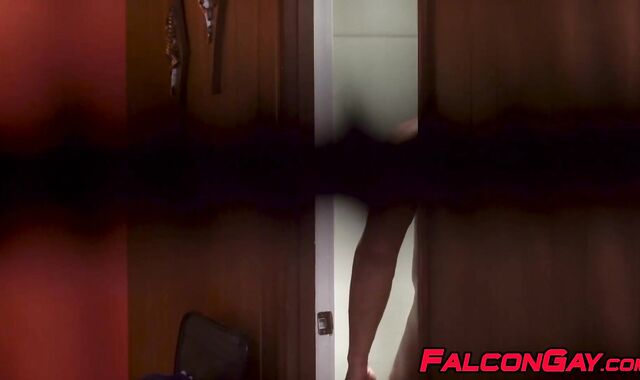 Tatted Chris Damned relentlessly wrecks Dillon Diazs hole bareback