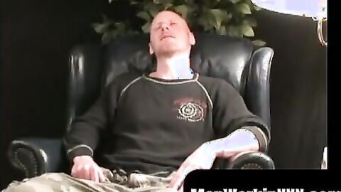 MenWorkinXXX.com - Bald thug cums on a plate after jerking off in amateur solo intens