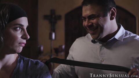 Daddy Draven Navarro pays TS Janie Blade with dick for missed birthday