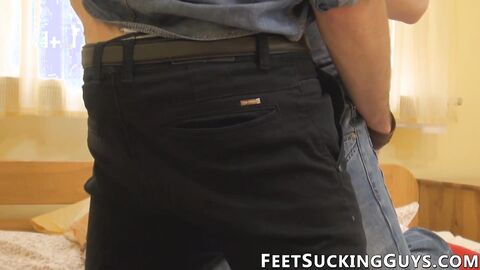 Feet licking twinks Paul and Tar swap BJs before drilling
