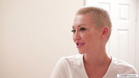 Masseuse oils up both cocks to jerk off