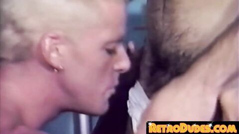 RetroDudes.com - Athletic blond top gets his dick sucked before wild bareback