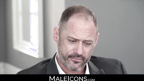 MaleIcons.com - Young jock Casey Everett's sliding session on big stepdaddy cock with