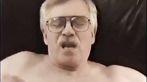 Amateur Horny Bear Daddy