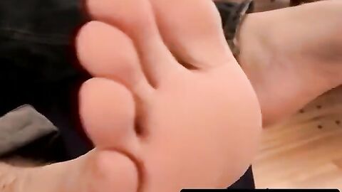 Twink JT flaunts his smooth body and tight ass