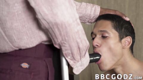 Ebony top barebacks a Latino after having his BBC sucked