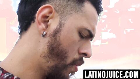 Young Latino beach hookup turns into bareback