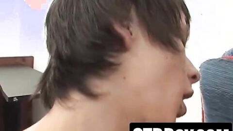 Latino carpenters fuck raw and deep on the job