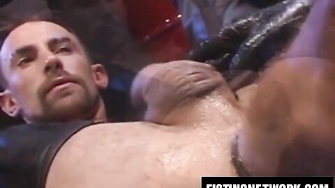 Mathieu Paris takes cum after Wilfred Knight fists him