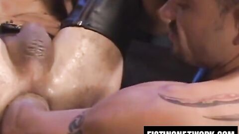 Mathieu Paris takes cum after Wilfred Knight fists him
