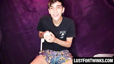 Twink Henry Evans loves anal sex with toys