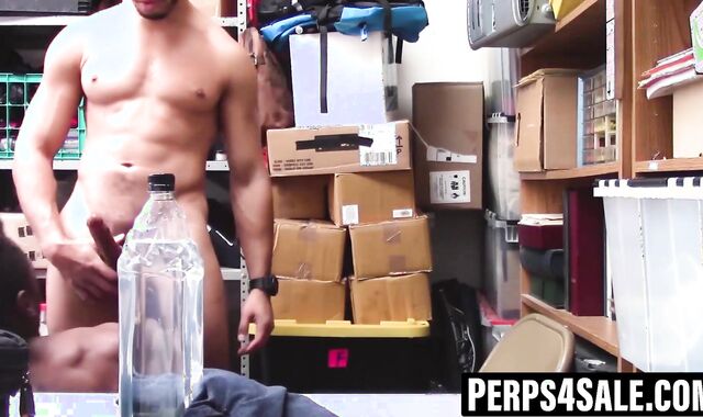 Security officer drills tanned black dudes' hole hard