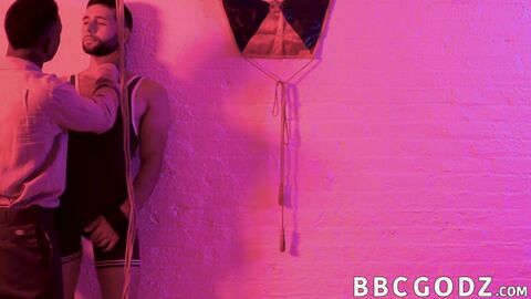 Ebony hunk seduces a guy into interracial bareback