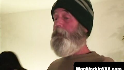 MenWorkinXXX.com - Hobo amateur grandpa jerking himself off with his huge beard inten