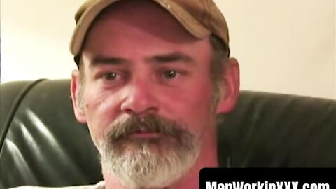 MenWorkinXXX.com - Sexy jerk off session with bearded old dude showing off vigorously