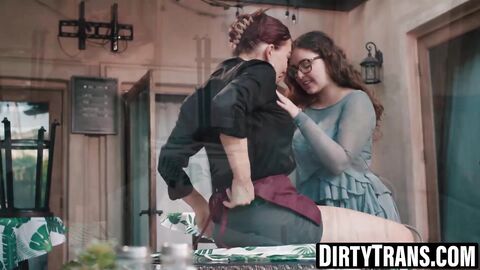 Emma Rose expels cum on Leana Lovings' pussy