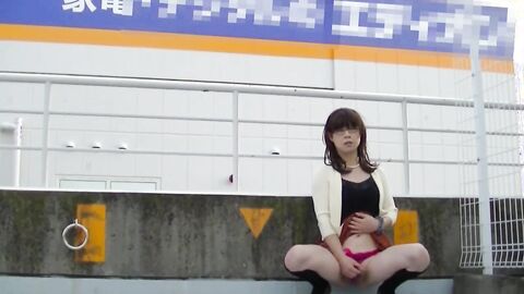 Outdoor Flashing with Japanese Crossdresser