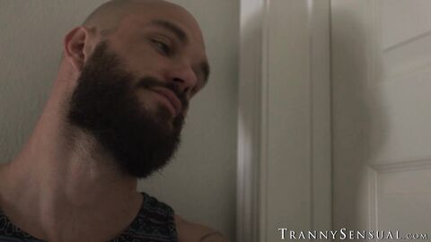 Naughty TS babe Zariah Aura and Rodrigo Amor get extra nasty in this epic scene