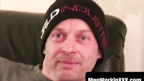 MenWorkinXXX.com - Old amateur man loves masturbating while we watch him intensely