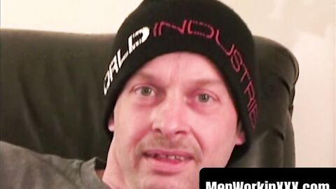 MenWorkinXXX.com - Old amateur man loves masturbating while we watch him intensely