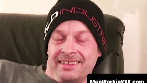 MenWorkinXXX.com - Old amateur man loves masturbating while we watch him intensely