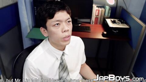 Intern Yowei seduces Dr Beau with late night bareback medical exam