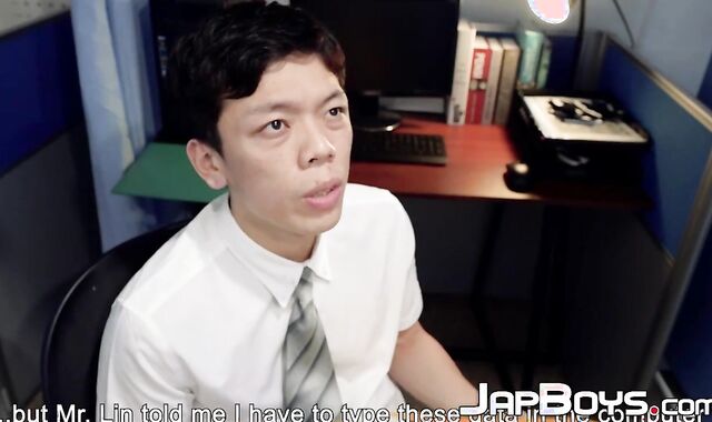 Intern Yowei seduces Dr Beau with late night bareback medical exam