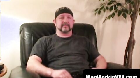 MenWorkinXXX.com - With leather belt around his waist this old gay guy wanks vigorous