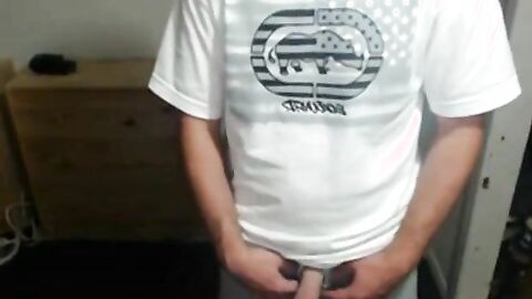 Nerdy Twink Cums on Cam