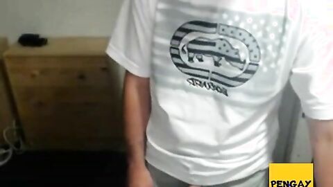 Nerdy Twink Cums on Cam