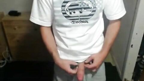 Nerdy Twink Cums on Cam