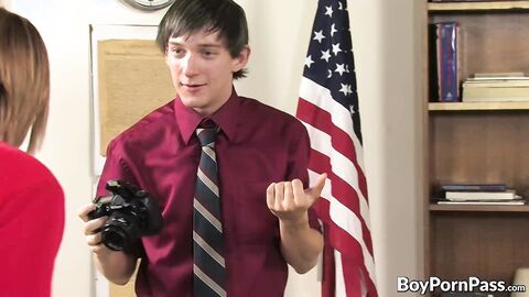 Nerdy student Atlanta Gray cumsprayed all over face