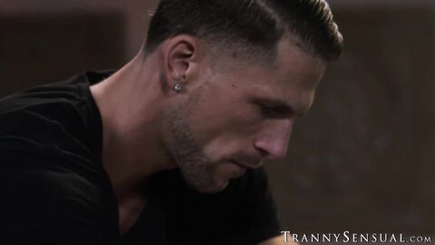 Ebony tranny Leilani Li acquires massage prior to rigorous bareback session