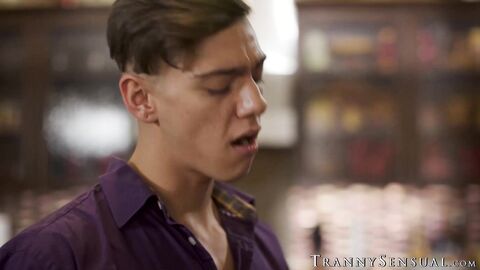 I witnessed how TS babe Ariel Demure enjoys penetrating Maya Woulfe