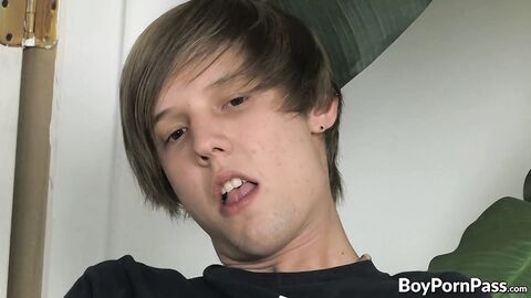 Eager twink Atlanta Grey watches bro Kaiden Ertelle jack off