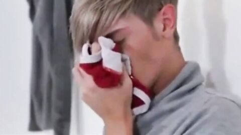 Twink Sniffs Schwimmer Bareback