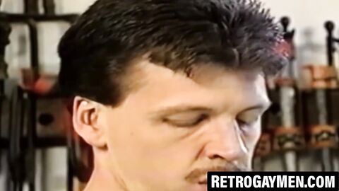 Bottom dude gets store railed by a thick vintage top