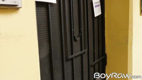 Skinny Tonni Veroncini visits Finn Harper to take his raw jock cock