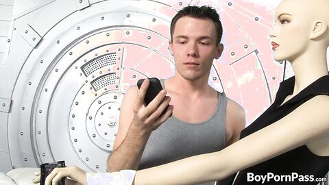 Young alien Ethan Storm probed and fucked by Braden Phoenix