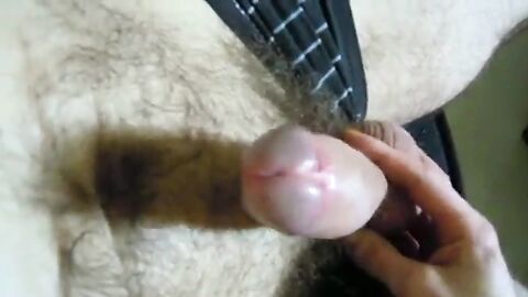 Masturbation et branlette avec une grosse bite - ejaculation intense