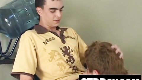 Amateur twink takes raw anal and spurts a thick load