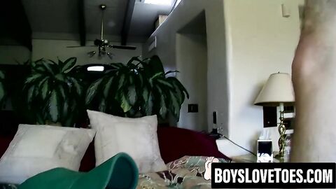 Homosexual dude tugs cock and cums on feet outdoors