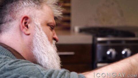 Bear Cliff Boyd plunges his daddy dick on petite Jesse Stone