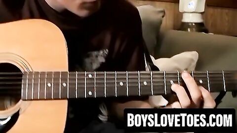 Big cocked stud wanks off and cums with abandon