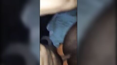 Twink chupa pau e leva mano liberal na bunda