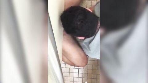 Big Cock Amateur Blowjob in a Public Restroom