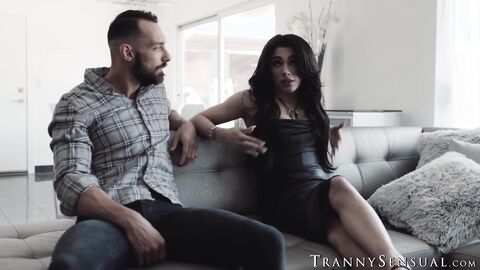 Hot trans Ariel Demure loses control as Johnny B loosens her hole