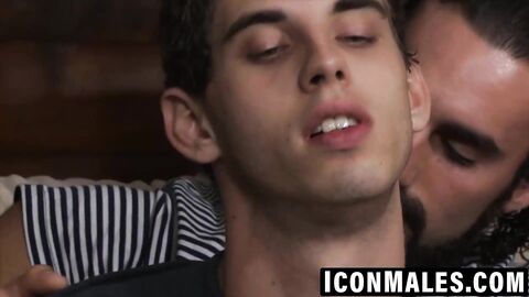 Muscle bear needs twink holes to pound aggressively